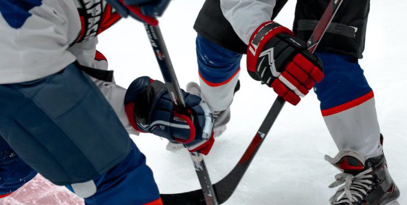 Mares Puck - Kids Playing Ice Hockey
