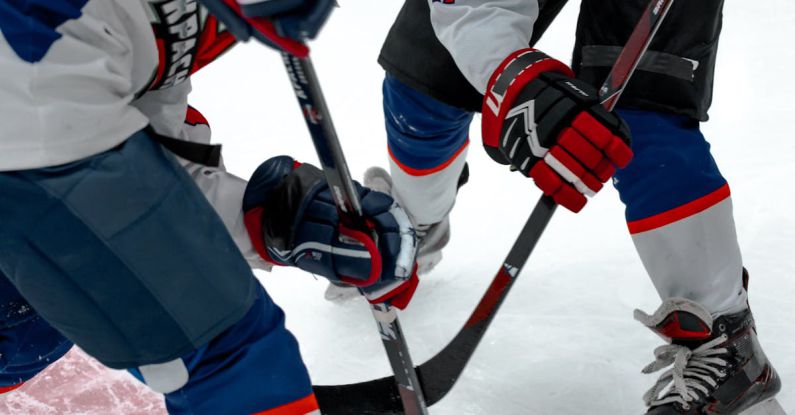 Mares Puck - Kids Playing Ice Hockey