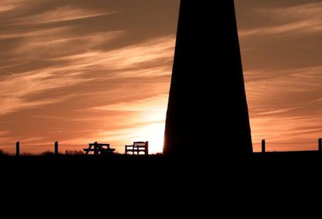 Dive Navigation - Lighthouse Sunset