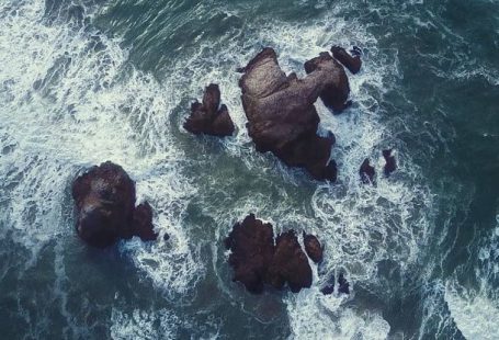 Nitrox Diving - Splashing Wave on Rock