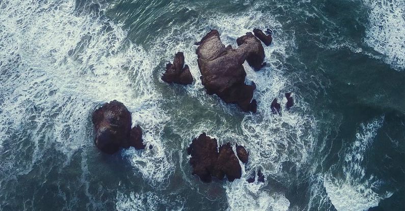 Nitrox Diving - Splashing Wave on Rock