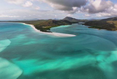 Barrier Reef - Hill inlet from above at high tide