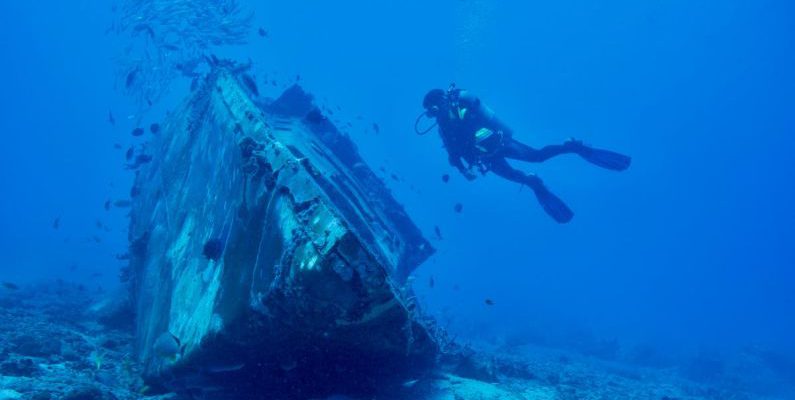 Wreck Diving - Diver and Wreck